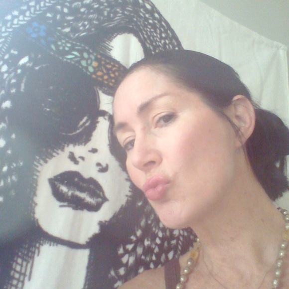 Meet your Posher, Nan - Picture 1 of 10